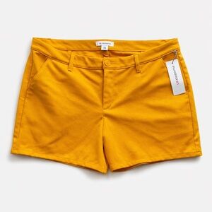 NWT Liz Claiborne Women’s Mustard Yellow Shorts Size 16 Stretch Summer Shorts